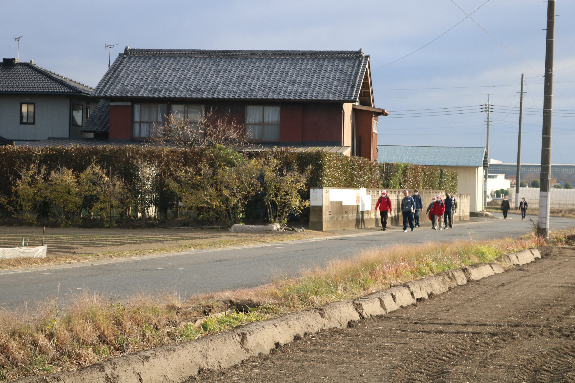 R2.12.5資料館25周年記念日光例幣使道を歩こうツアー（田園風景近景）