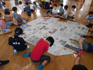 完成した新聞紙ドームを膨らませる前の写真