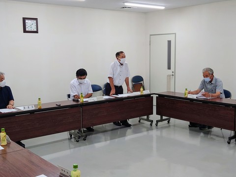 農業公社理事会に出席（JAたまむら営農センター会議室にて）