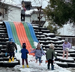 雪遊び