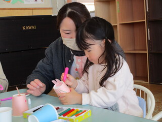 うさぎさんの顔を書いているところ