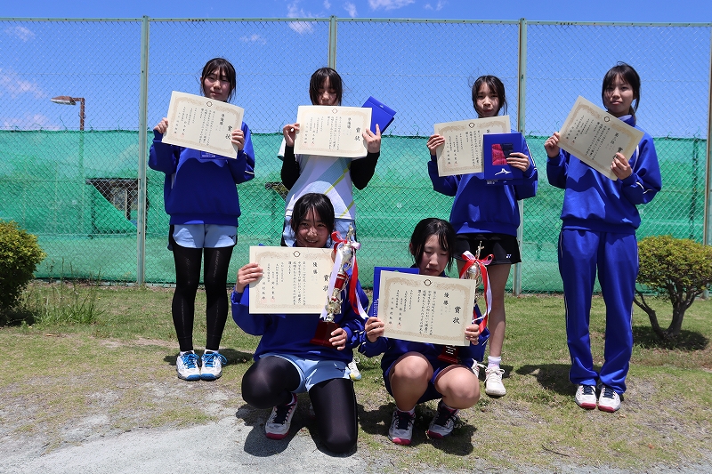第32回町民ソフトテニス大会中学生女子の部入賞者 第32回町民ソフトテニス大会中学生女子の部入賞者