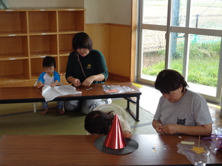 仮装用の衣装を作っているところ