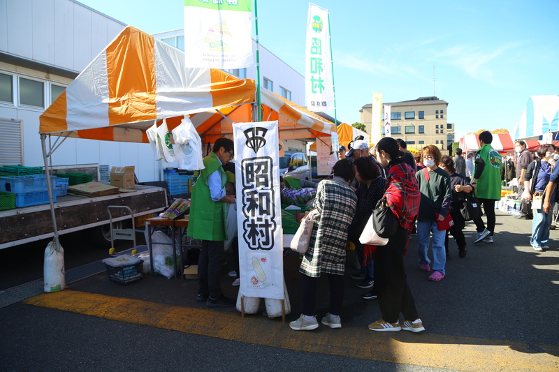友好都市の昭和村のブース