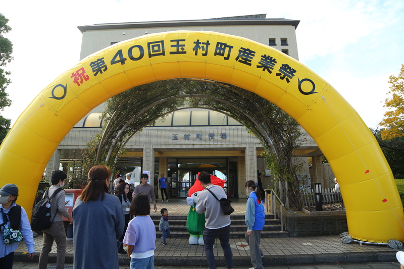 役場正面から