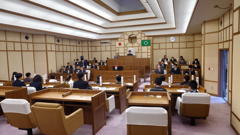 子ども議会に出席する石川町長