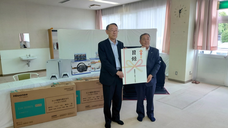 糸井丈之社長と石川町長の記念撮影