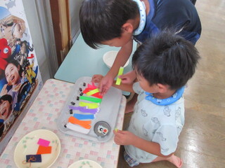 選んでいるところ