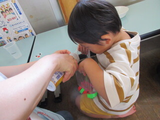 洗剤を入れているところ