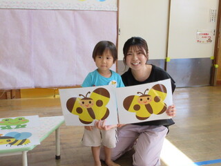 絵合わせカードをしているところ