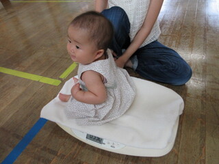 体重を計っているところ