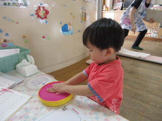 手形をとっているところ