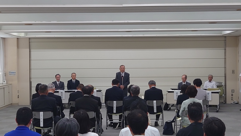 お祝いの言葉を述べる石川町長 お祝いの言葉を述べる石川町長