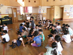 ゲーム会場に集まった子ども達。