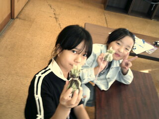 女児たちが作品を作り上げた所 女児たちが作品を作り上げた所