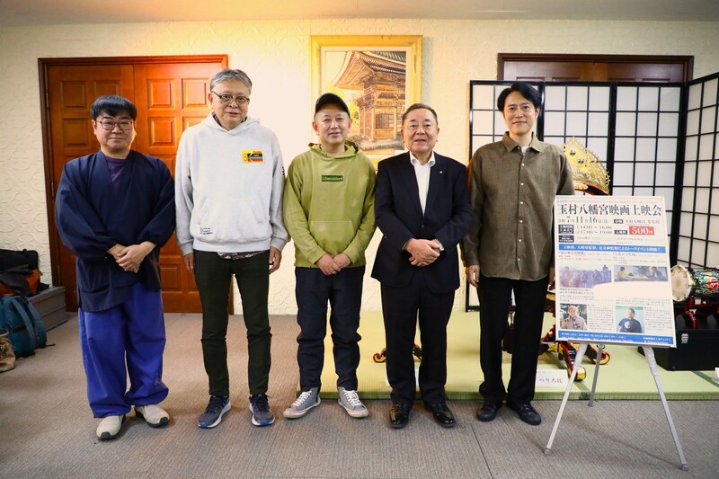 記念撮影をする石川町長