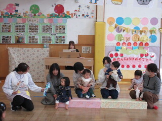 インタビューをしているところ