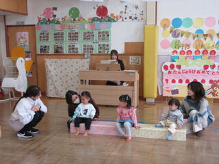 インタビューをしているところ