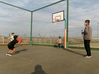 バスケットボール認定　集中してねらいを定めている姿