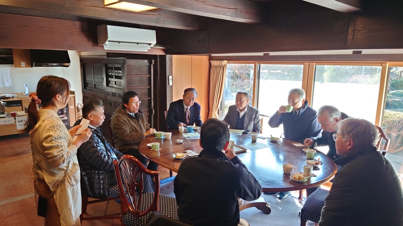 試飲をする石川町長と関係者の皆様