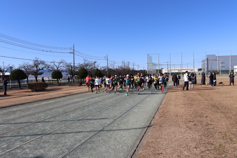 中学生男子の部スタート直後の様子