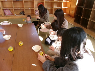 おにのマラカスを作っているよ