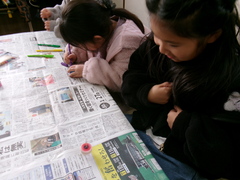 こまを回しているところ