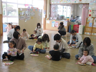 ちらしずしの工作をしているところ