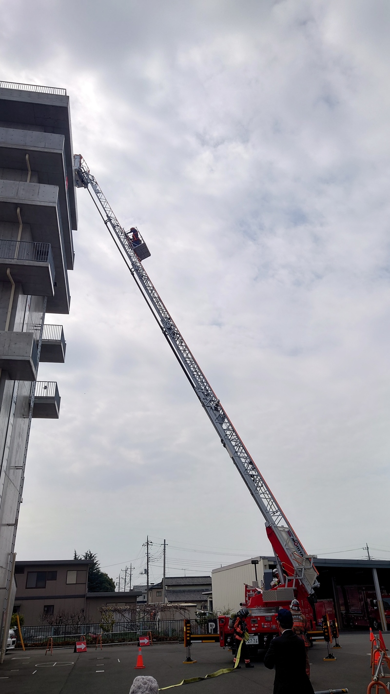 はしご車のデモンストレーションの様子
