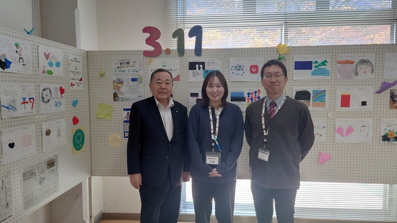 記念撮影をする石川町長