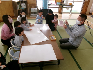 プラバンの説明をしているところ