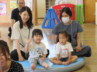 お名前を呼ばれて、元気にお返事しているところ