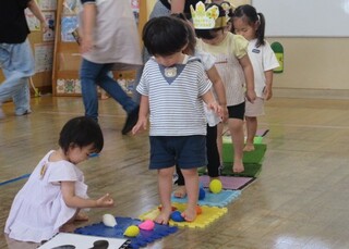 センサリーマットで遊ぶ