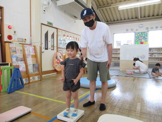 体重をはかっているところ