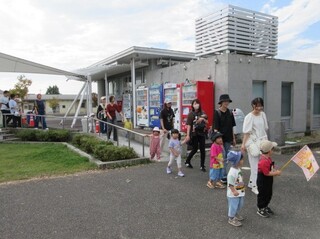 お散歩に出発したところ